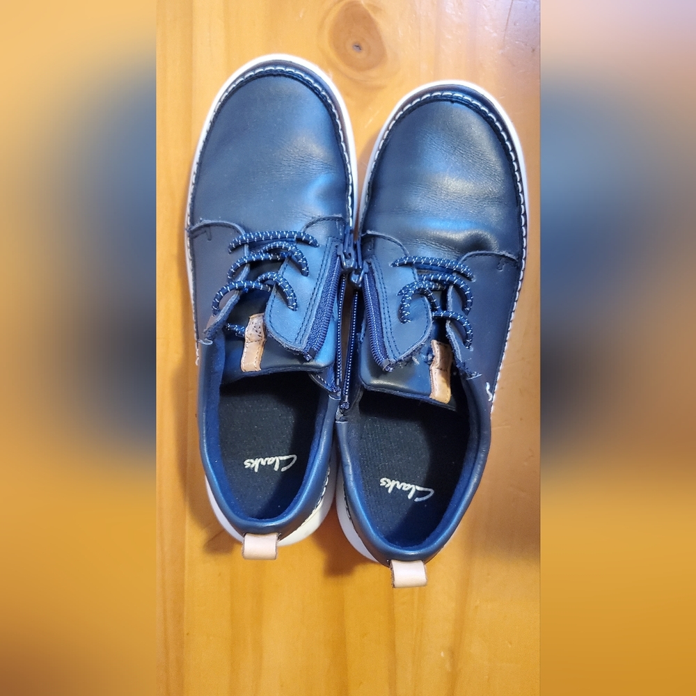 Clark's size 2M Boys dress shoes